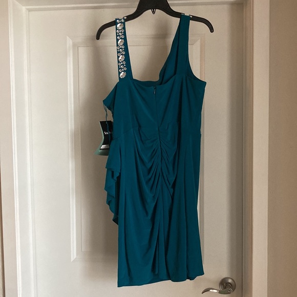 Dress - Picture 2 of 4